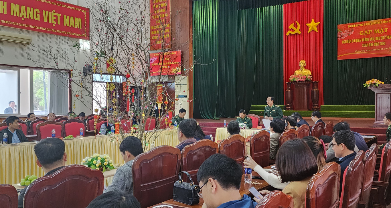 Đại t&aacute; Đinh Xu&acirc;n H&ugrave;ng cảm ơn c&aacute;c cơ quan b&aacute;o ch&iacute; trung ương v&agrave; địa phương tại buổi gặp mặt