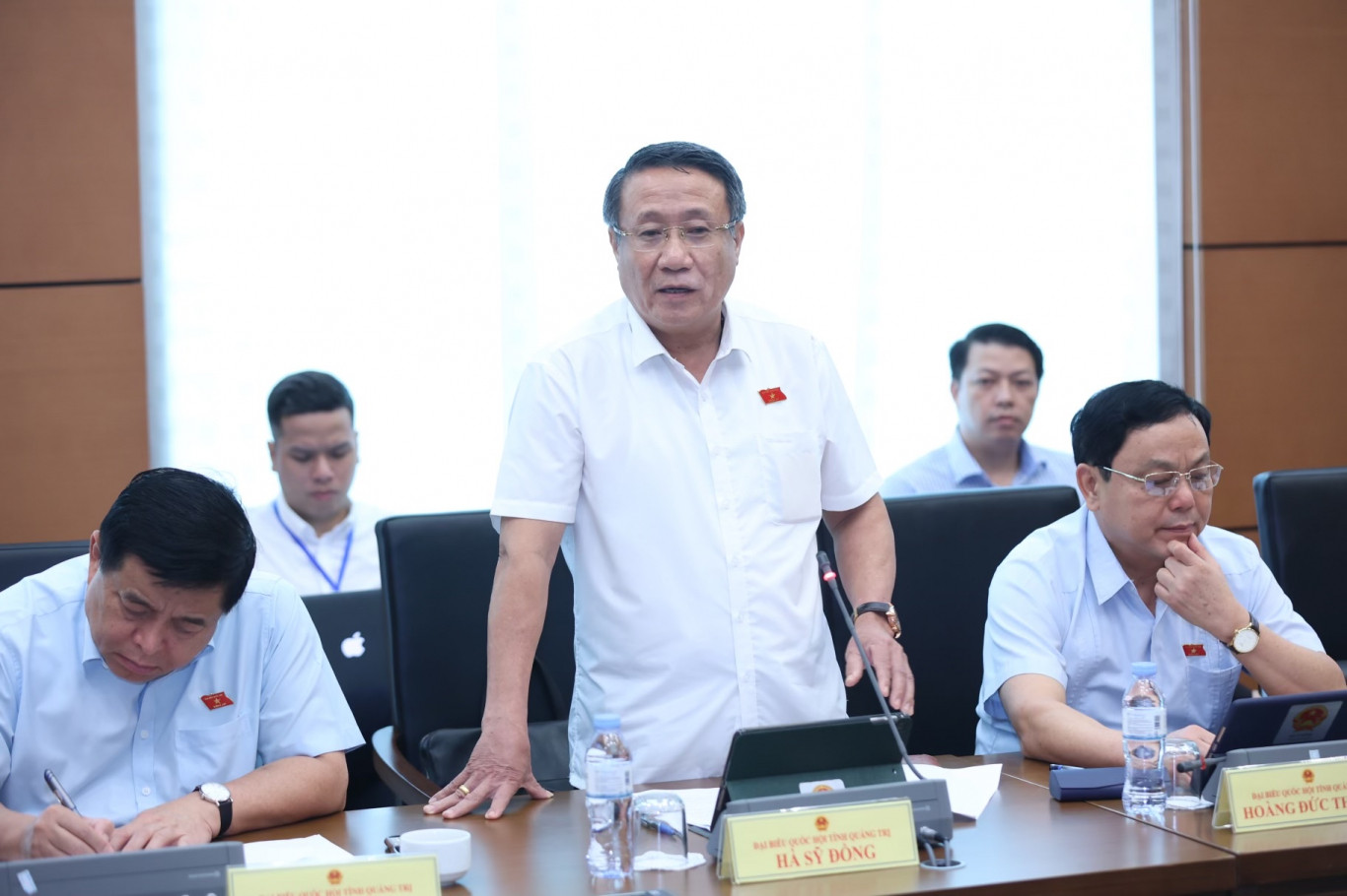 ĐBQH H&agrave; Sỹ Đồng tham gia &yacute; kiến về Dự &aacute;n Luật Đất đai (sửa đổi) tại phi&ecirc;n thảo luận tổ s&aacute;ng 9/6 - Ảnh: Cẩm Nhung