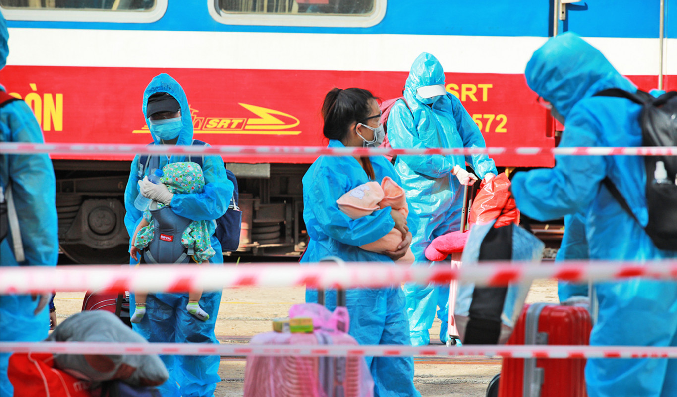 Niềm vui khi về đến ga Quảng Trị an toàn - Ảnh: Tân Lâm