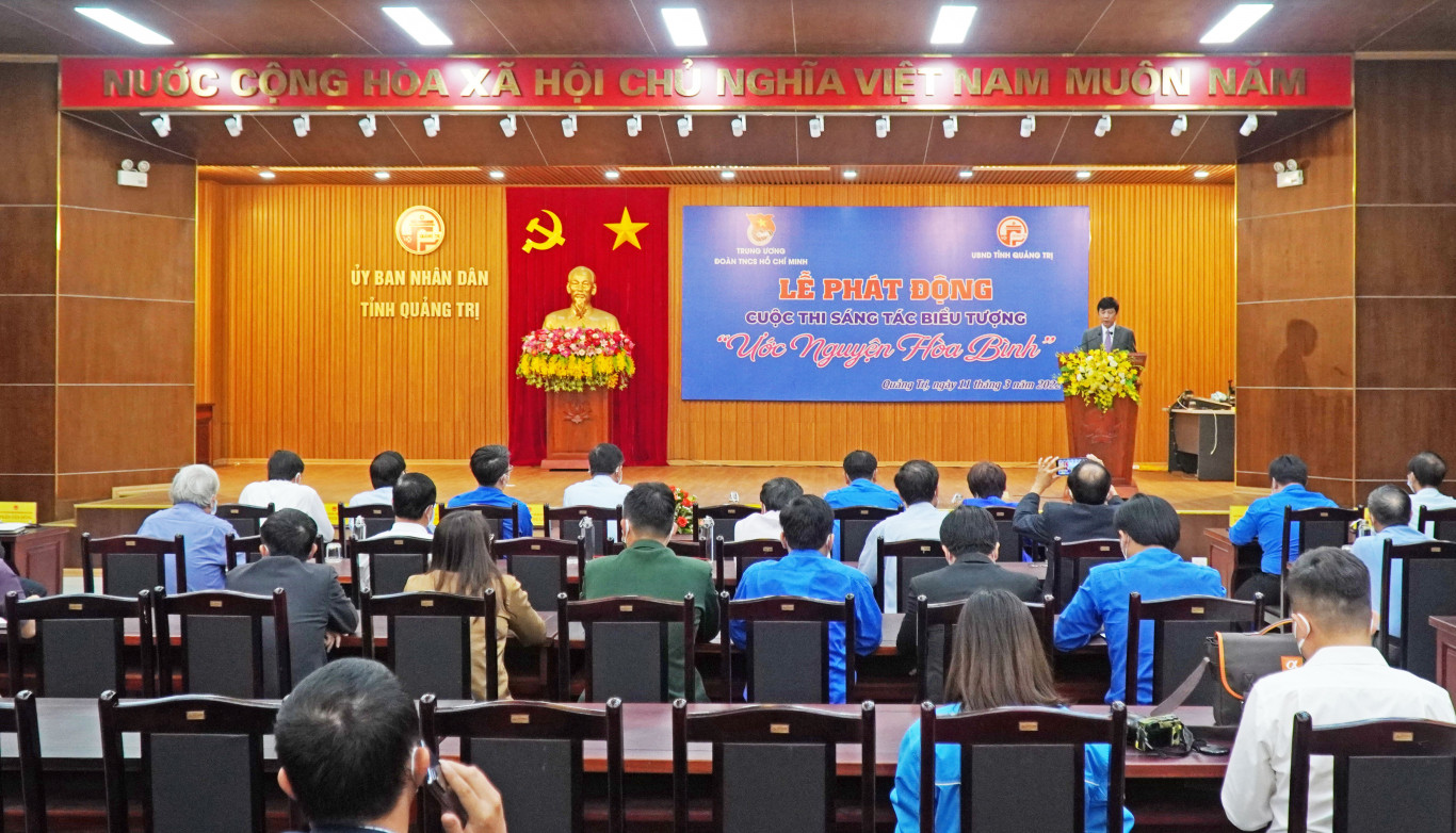 Ph&oacute; Chủ tịch Ho&agrave;ng Nam ph&aacute;t biểu tại lễ ph&aacute;t động cuộc thi s&aacute;ng t&aacute;c biểu tượng ''Ước nguyện Ho&agrave; b&igrave;nh'' - Quảng Trị năm 2022