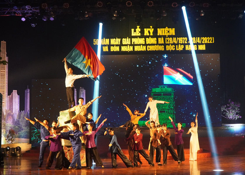 H&igrave;nh ảnh tại chương tr&igrave;nh nghệ thuật ''Đ&ocirc;ng H&agrave; niềm tin v&agrave; kh&aacute;t vọng'' - Ảnh: H.T.T