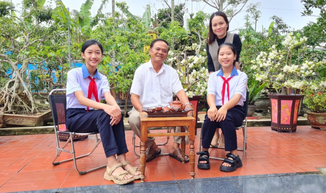 C&ocirc; gi&aacute;o v&agrave; học sinh trải nghiệm thực tế