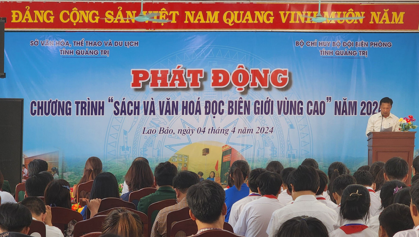 &Ocirc;ng Hồ Ngọc Thi&ecirc;n, Gi&aacute;m đốc thư viện tỉnh Quảng Trị ph&aacute;t biểu tại Lễ ph&aacute;t động Chương tr&igrave;nh&ldquo; S&aacute;ch v&agrave; Văn h&oacute;a đọc bi&ecirc;n giới v&ugrave;ng cao&rdquo; năm 2024 - Ảnh: T.H