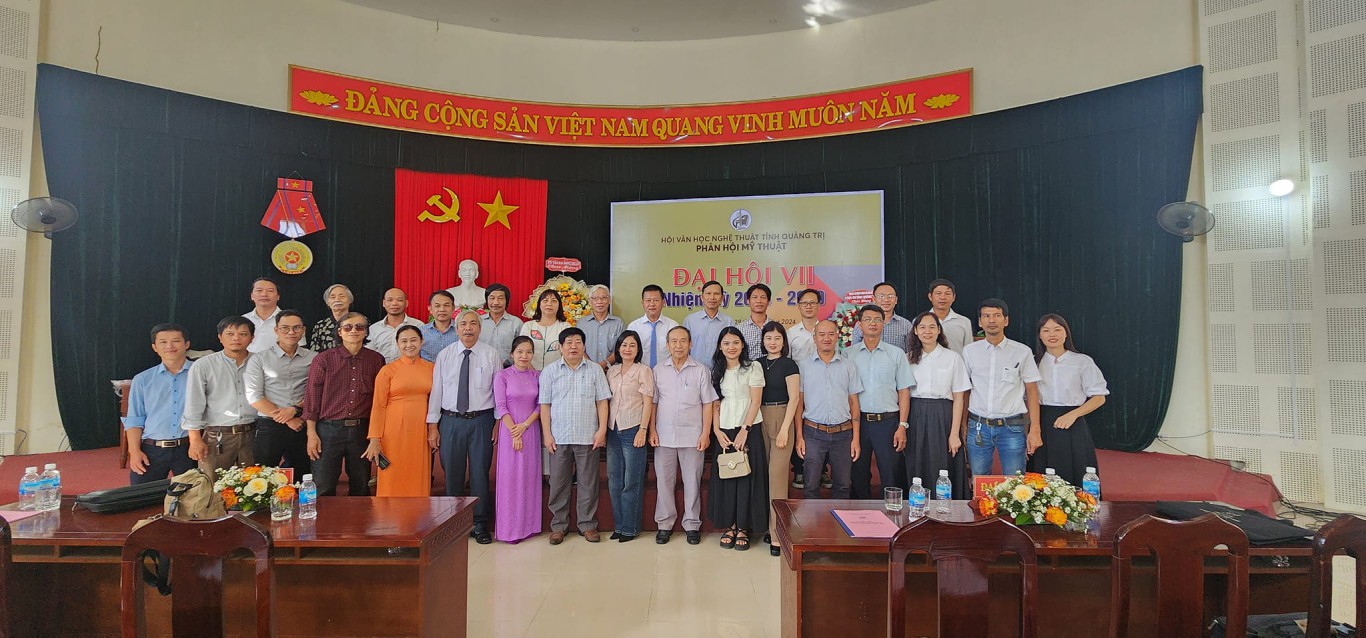 Đại biểu v&agrave; hội vi&ecirc;n chụp h&igrave;nh lưu niệm - Ảnh: Thanh Ngọc