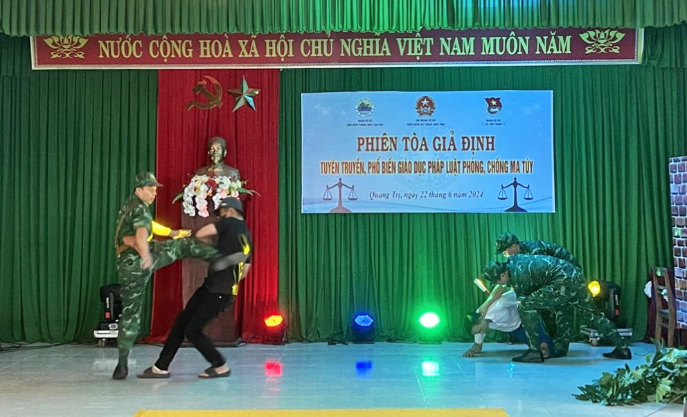 Nội dung sinh động được d&agrave;n dựng, t&aacute;i hiện về một vụ &aacute;n c&oacute; thật trước khi đưa ra x&eacute;t xử - Ảnh: V.S