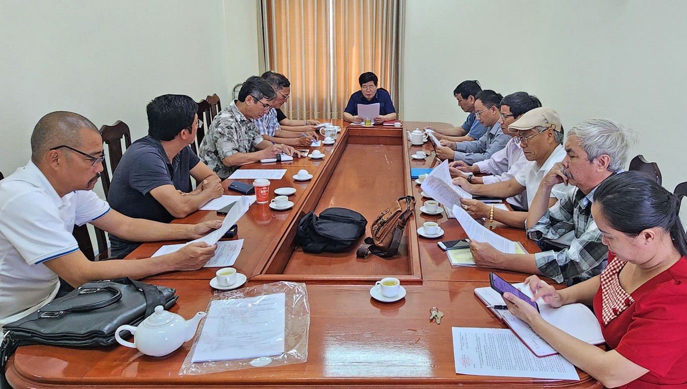 Chủ tịch Hội VHNT Nguyễn Văn D&ugrave;ng điều h&agrave;nh Hội nghị - Ảnh: Thanh Ngọc