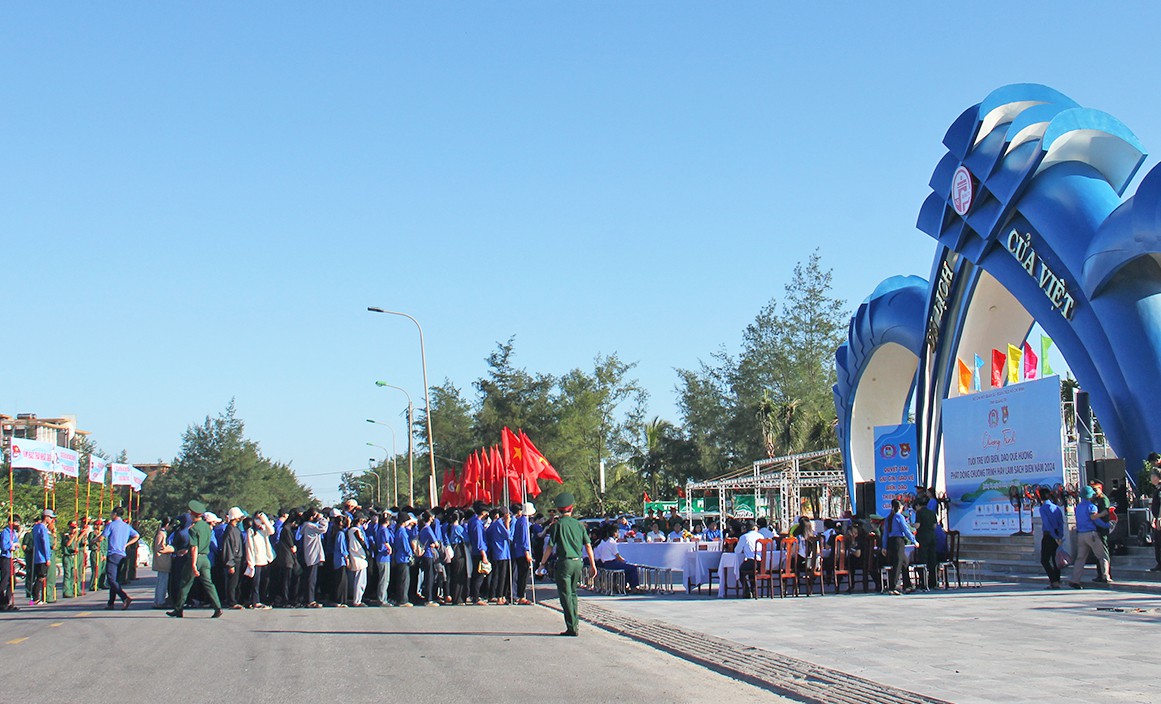 Ph&aacute;t động chương tr&igrave;nh ''H&atilde;y l&agrave;m sạch biển