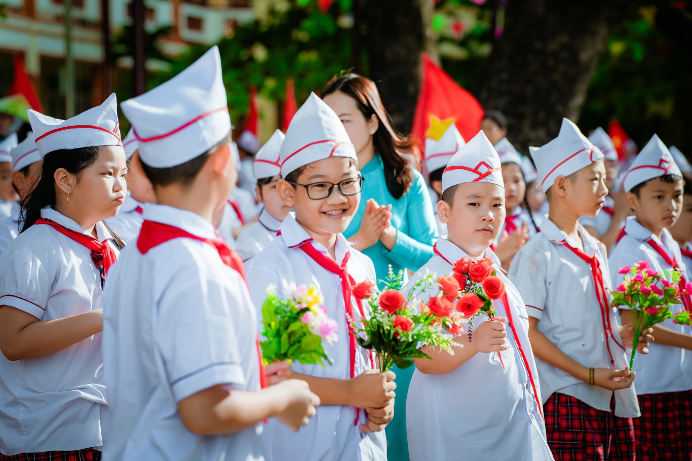 Niềm vui ngày khai giảng - Ảnh: T.N