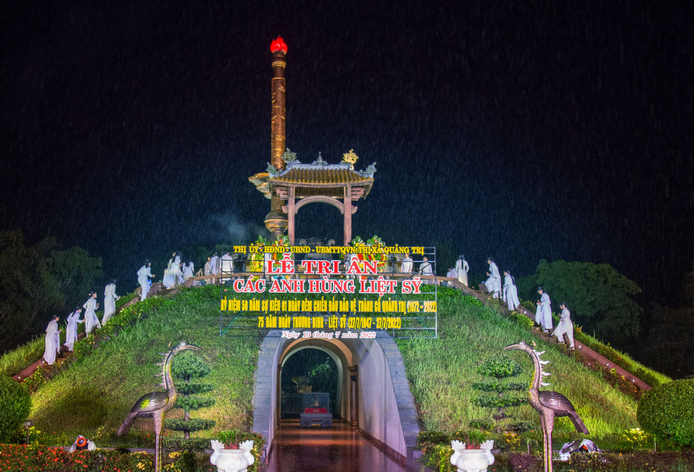 Lễ tri &acirc;n diễn ra tại đ&agrave;i tưởng niệm trung t&acirc;m ở di t&iacute;ch Quốc gia đặc biệt Th&agrave;nh Cổ Quảng Trị.