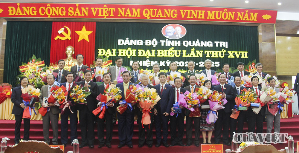 Chia tay c&aacute;c ủy vi&ecirc;n BCH nhiệm kỳ 2015 - 2020 kh&ocirc;ng tham gia BCH kh&oacute;a mới