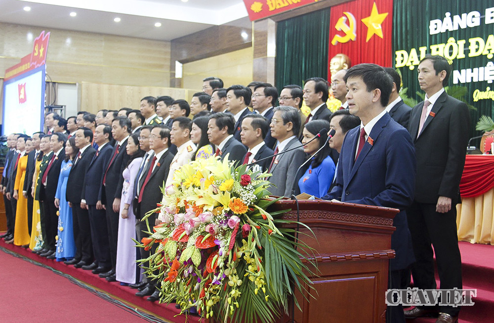 B&iacute; thư Tỉnh ủy L&ecirc; Quang T&ugrave;ng ph&aacute;t biểu nhận nhiệm vụ