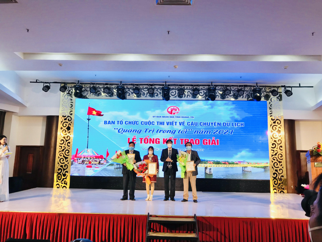 C&aacute;c t&aacute;c giả đạt giải Nh&igrave;