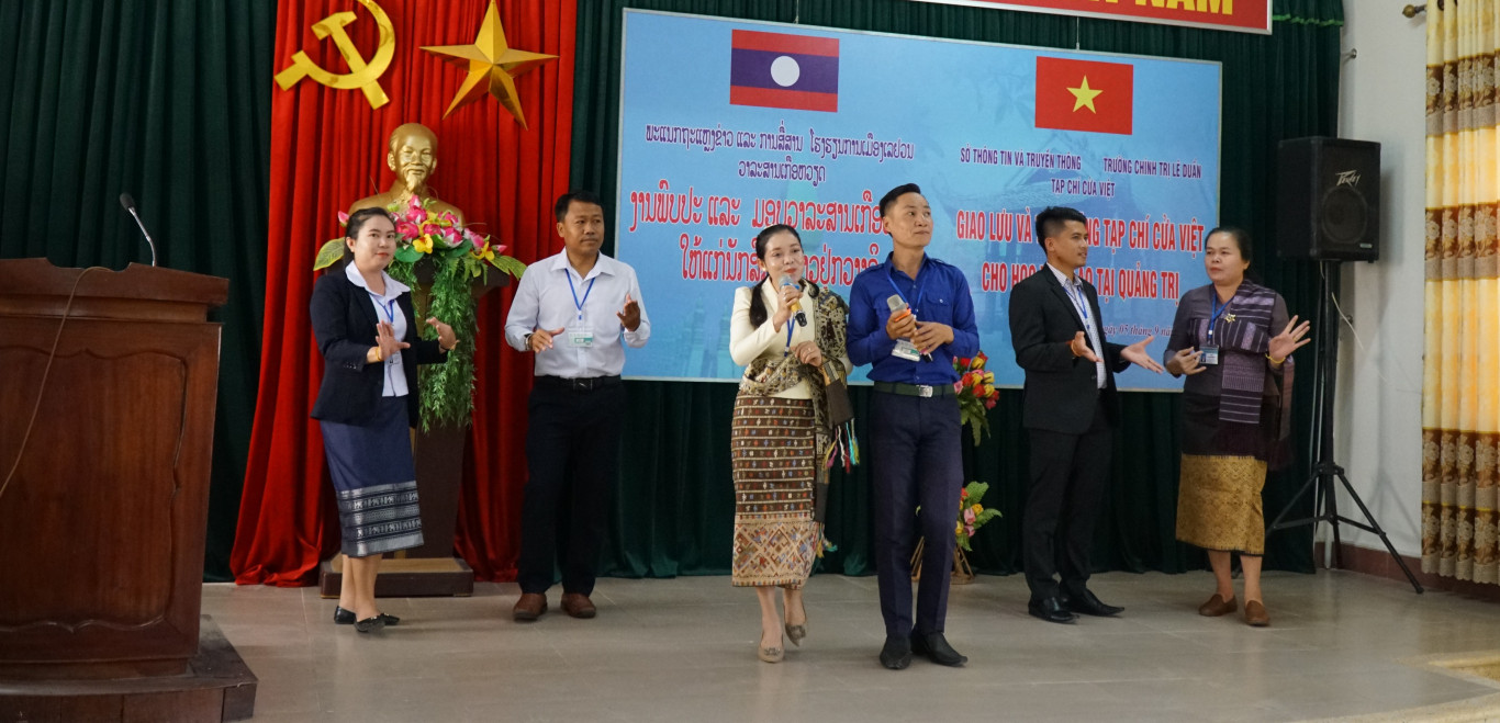 Tiết mục văn nghệ của học vi&ecirc;n L&agrave;o tại trường Ch&iacute;nh trị L&ecirc; Duẩn