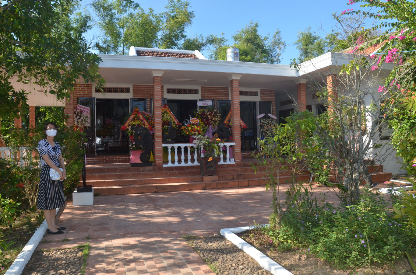 Ng&ocirc;i nh&agrave; họa sĩ nơi mảnh đất hương hỏa