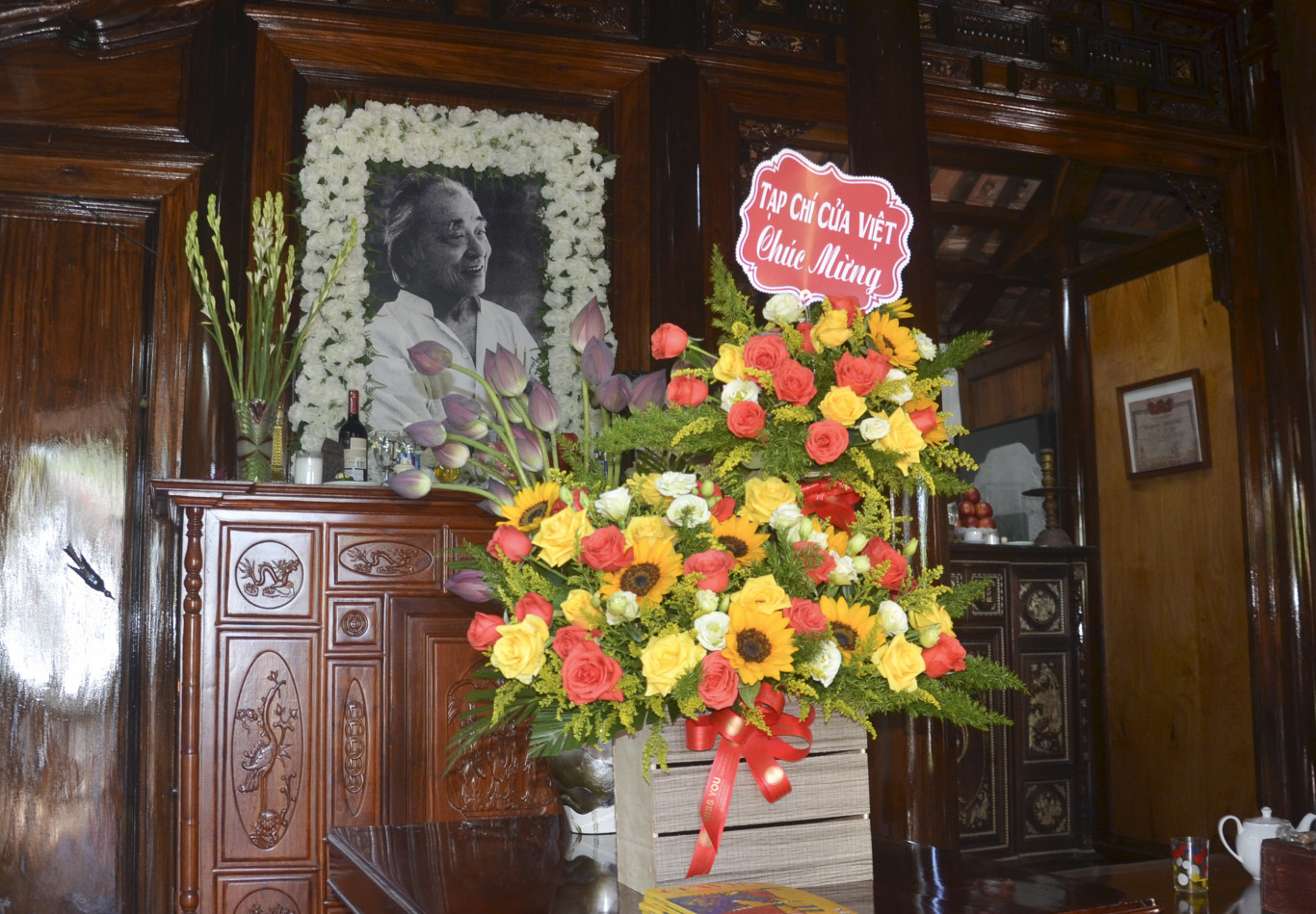 B&agrave;n thờ họa sĩ L&ecirc; B&aacute; Đảng trong ng&ocirc;i nh&agrave; ở l&agrave;ng qu&ecirc; B&iacute;ch La Đ&ocirc;ng