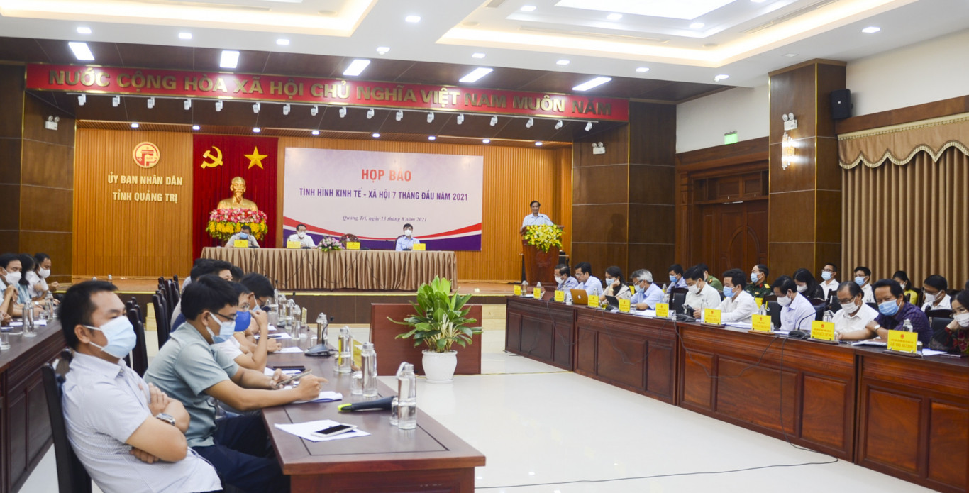 To&agrave;n cảnh buổi họp b&aacute;o