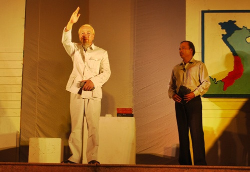 Cảnh trong vở kịch C&aacute;i chết chẳng dễ d&agrave;ng g&igrave; - Ảnh: xuanduc.vn