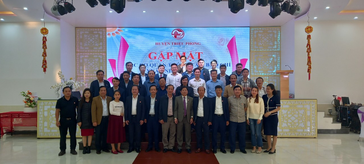 C&aacute;c cơ quan b&aacute;o ch&iacute;, ph&oacute;ng vi&ecirc;n lu&ocirc;n đồng h&agrave;nh với huyện Triệu Phong