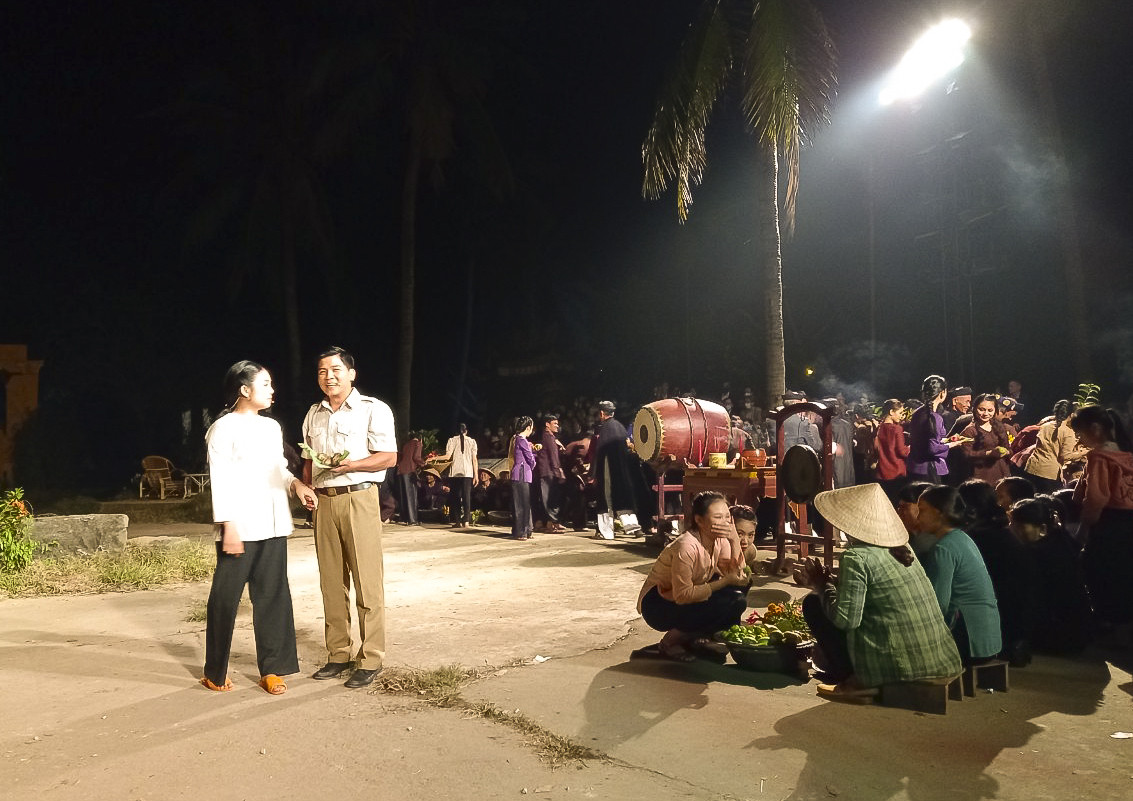 Một cảnh trong chương tr&igrave;nh s&acirc;n khấu thực cảnh 