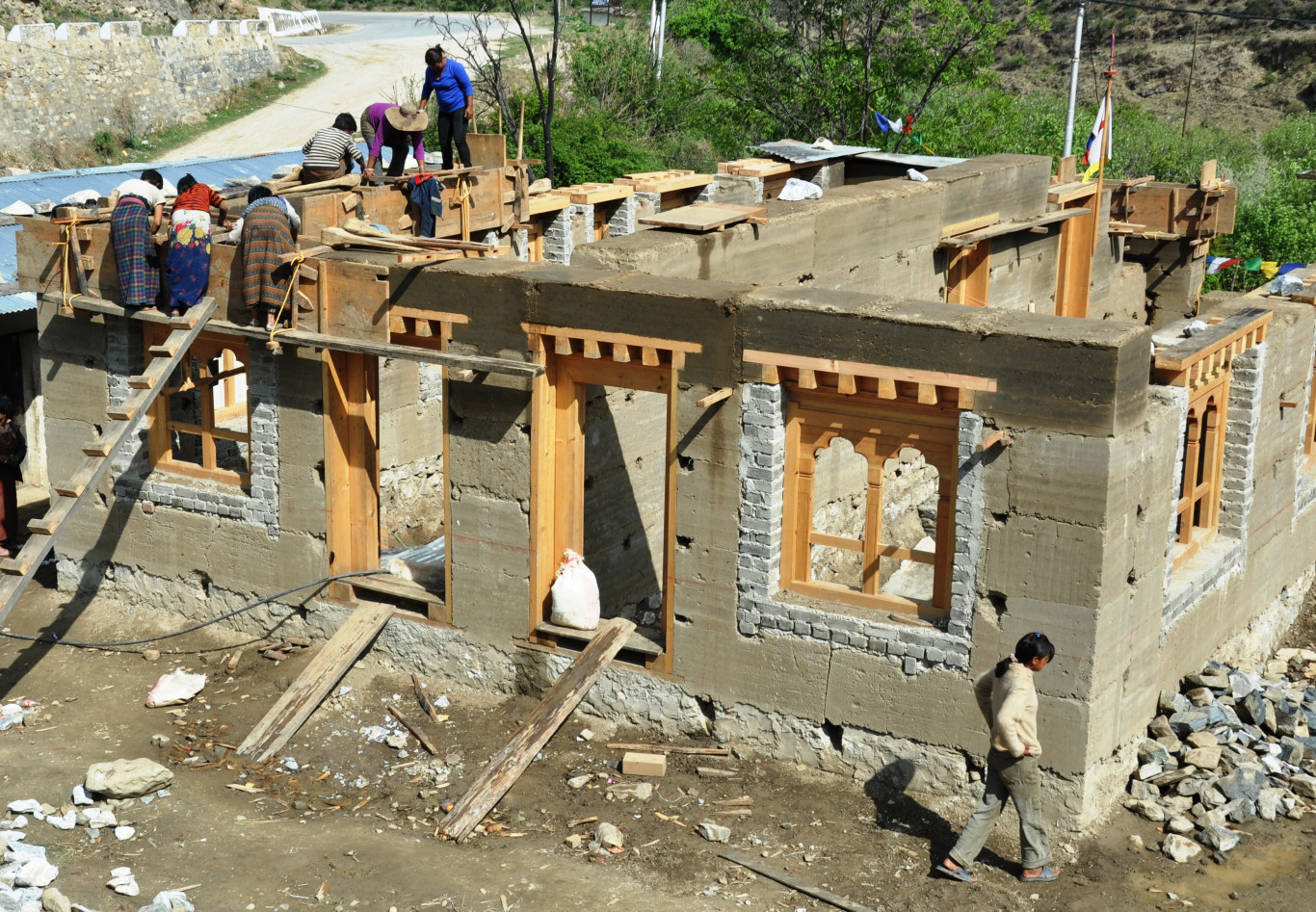 Người Bhutan cũng dựng nhà bằng cách 