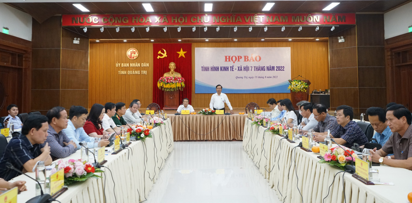 To&agrave;n cảnh buổi họp b&aacute;o  