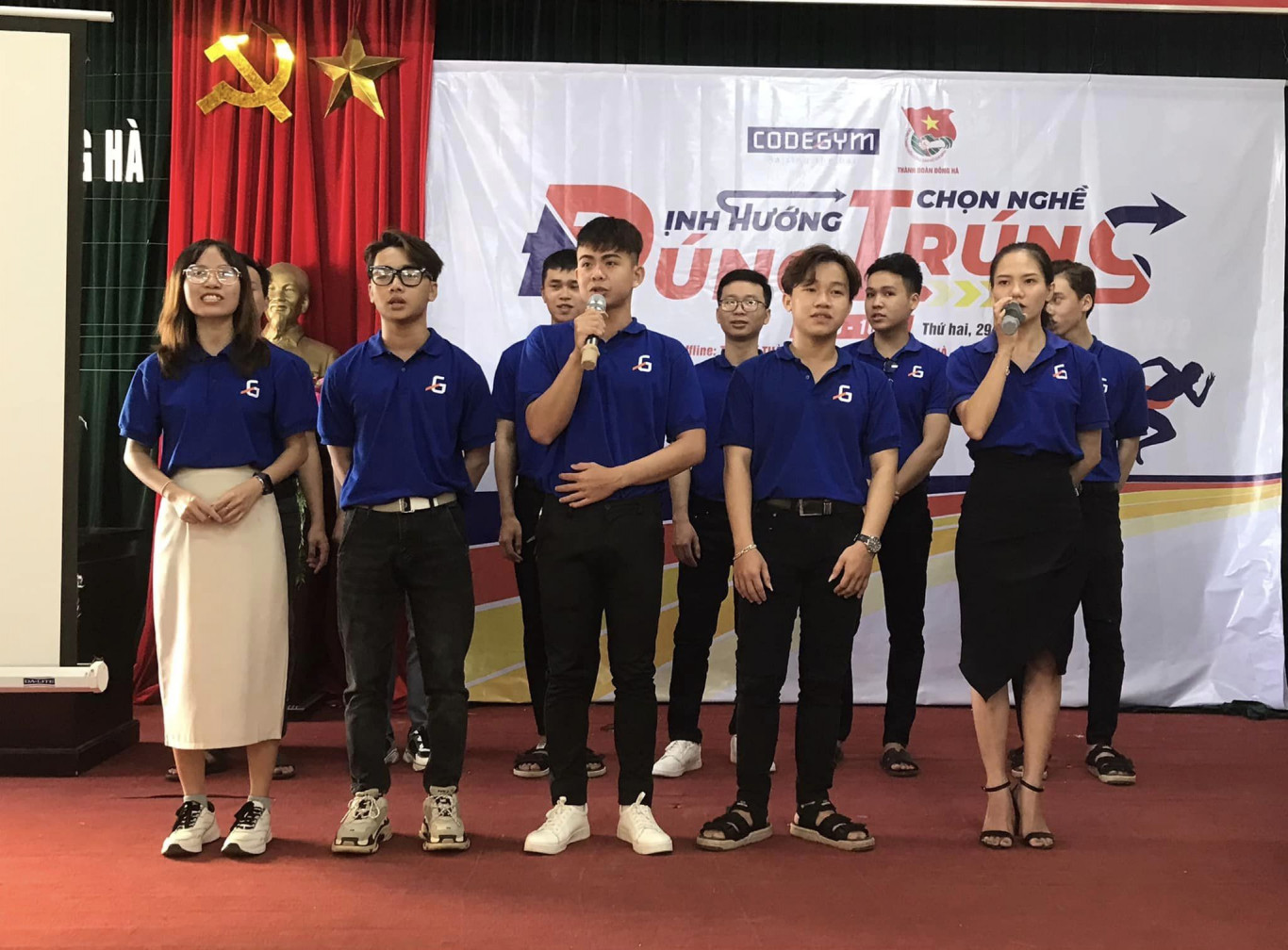 Thanh ni&ecirc;n, học sinh tham gia Chương tr&igrave;nh "Định hướng đ&uacute;ng, chọn nghề tr&uacute;ng" do C&ocirc;ng ty cổ phần CodeGym Việt Nam phối hợp với Th&agrave;nh Đo&agrave;n Đ&ocirc;ng H&agrave;, tỉnh Quảng Trị tổ chức - Ảnh: N.H