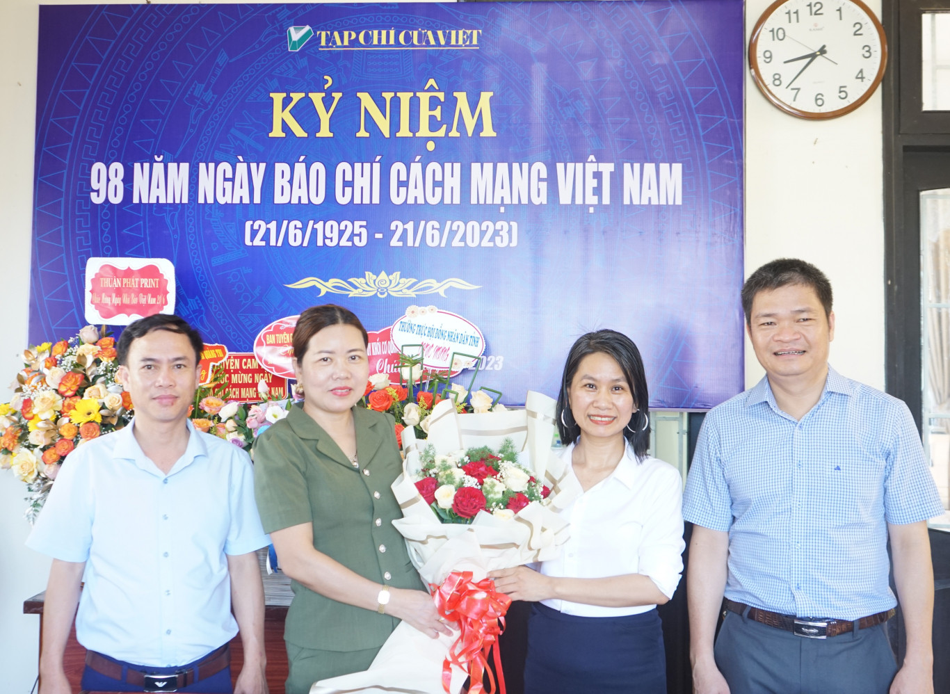 Huyện ủy-HĐND-UBND-UBMTTQVN huyện Vĩnh Linh ch&uacute;c mừng