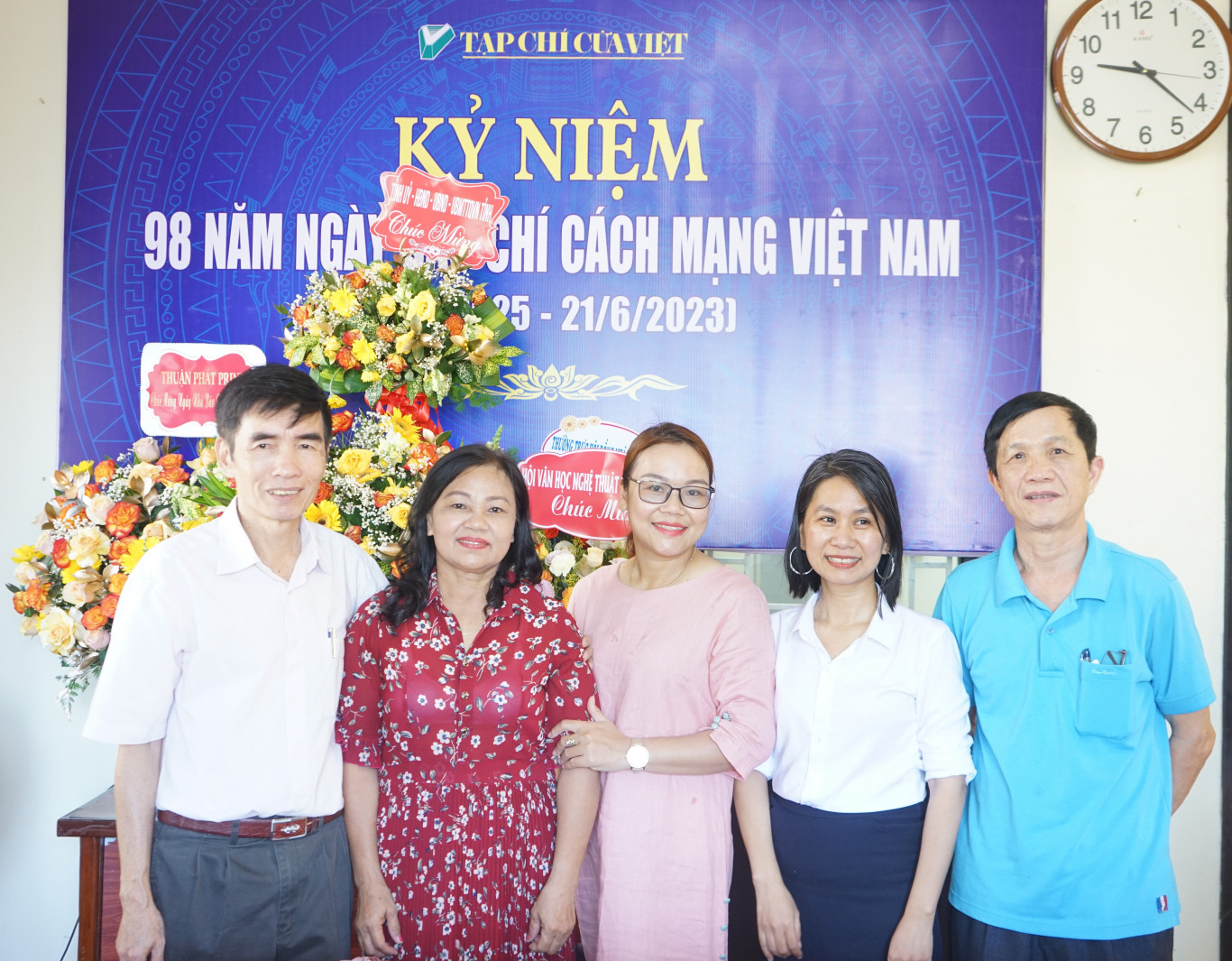 Chi hội Nh&agrave; văn Việt Nam tỉnh Quảng Trị ch&uacute;c mừng