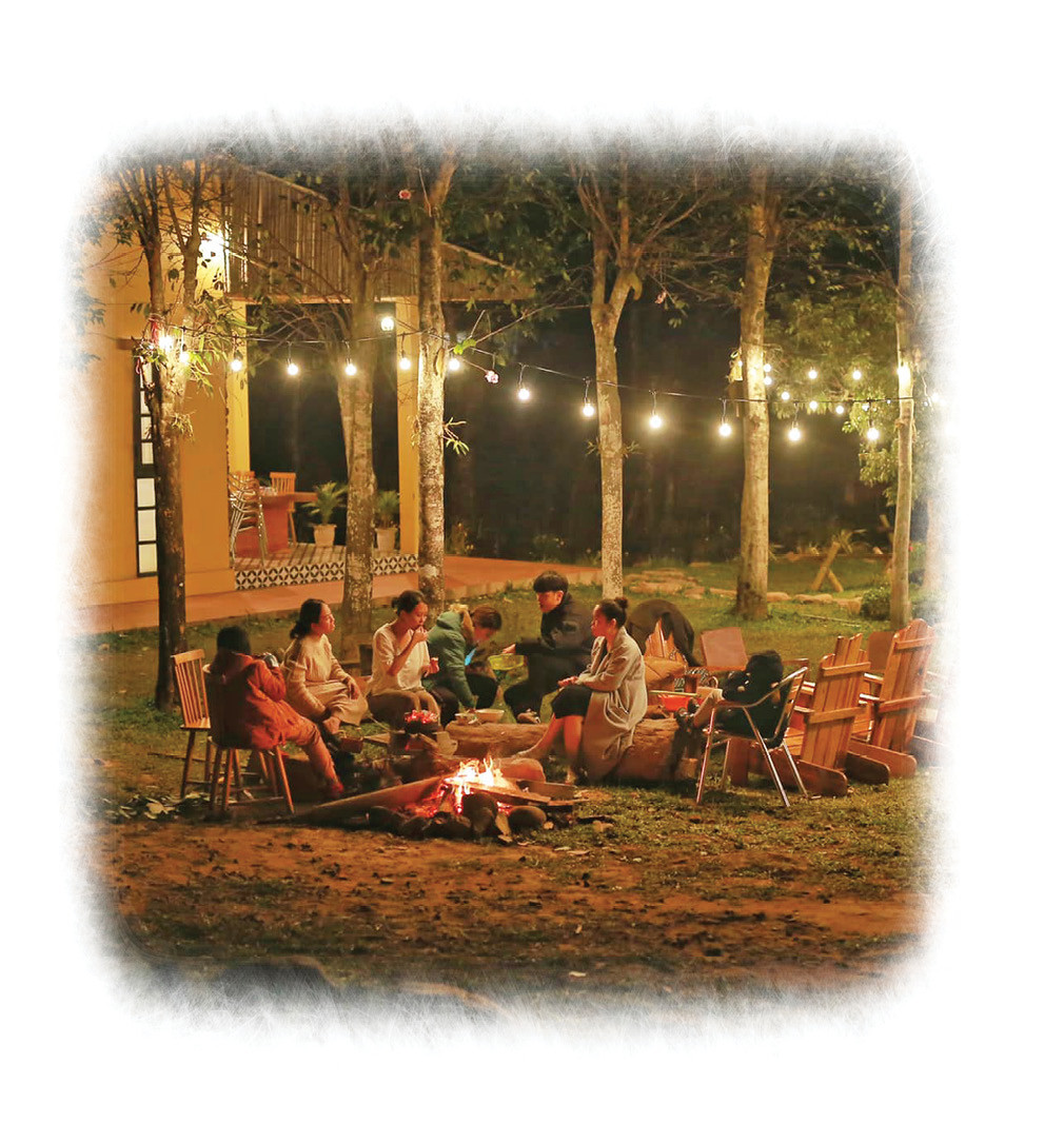 Cảnh quan Năm M&ugrave;a Bungalows v&agrave;o đ&ecirc;m - Ảnh: Năm M&ugrave;a Bungalows