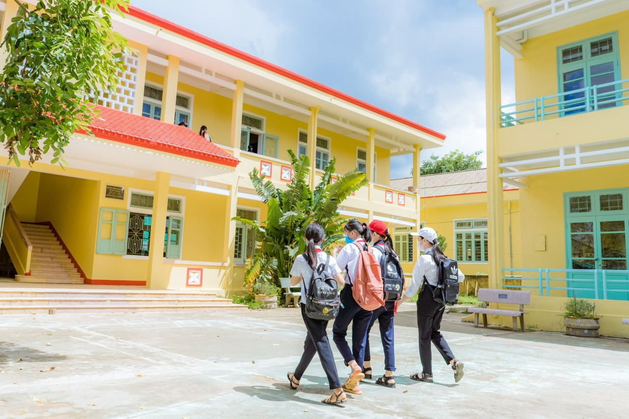 Ng&ocirc;i trường xinh đẹp sau khi sơn mới - Ảnh: L.V.T