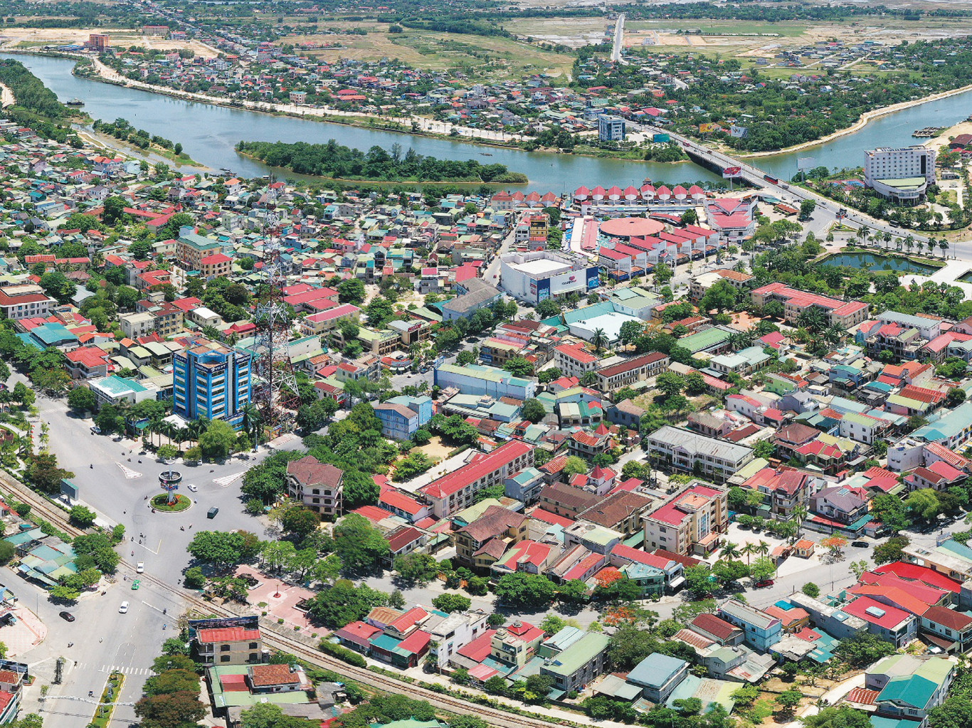 Th&agrave;nh phố đổi thay sau 50 năm - Ảnh: H.T.T