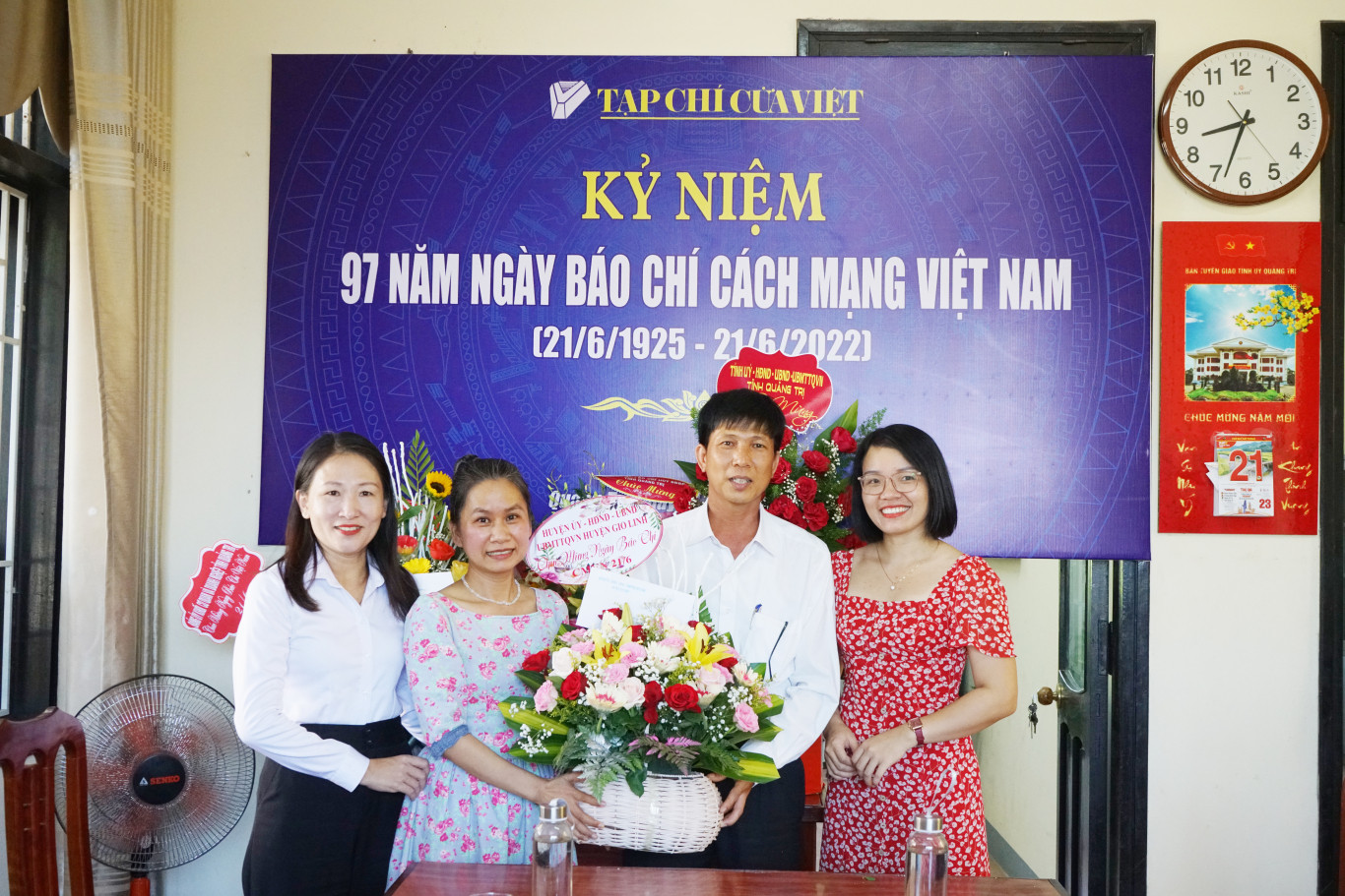 Huyện ủy-HĐND-UBND-UBMTTQVN huyện Gio Linh tặng hoa ch&uacute;c mừng