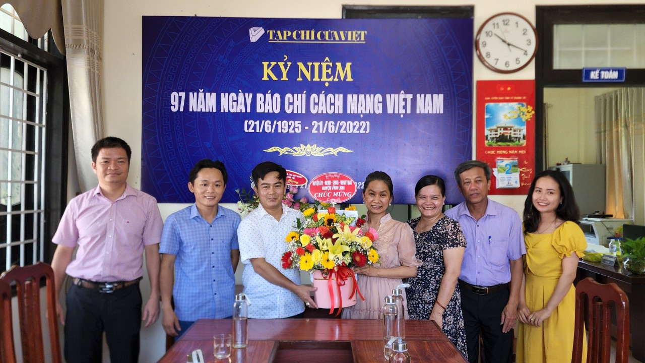 Huyện ủy-HĐND-UBND-UBMTTQVN huyện Vĩnh Linh ch&uacute;c mừng