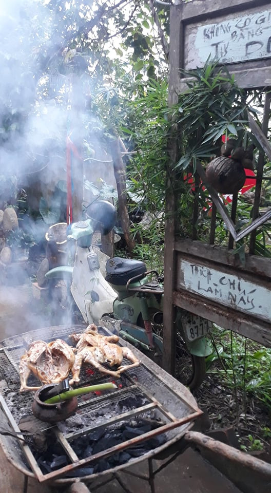 G&agrave; C&ugrave;a nướng, m&oacute;n ăn th&iacute;ch th&uacute; khi đến v&ugrave;ng đồi Quảng Trị - Ảnh: Nguyễn Thị Ho&agrave;ng.