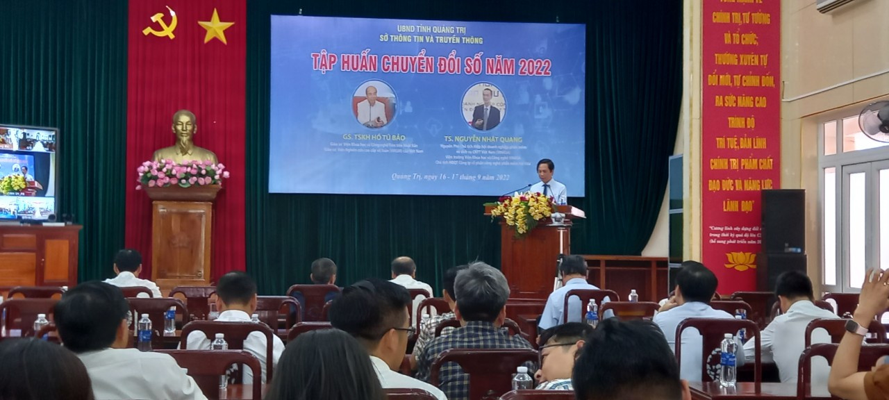 Quang cảnh tập huấn trực tiếp tại Hội trường Tỉnh ủy.