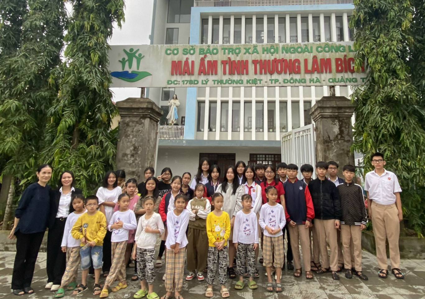 Thiện nguyện tại m&aacute;i ấm L&acirc;m B&iacute;ch (178D L&yacute; Thường Kiệt, th&agrave;nh phố Đ&ocirc;ng H&agrave;, tỉnh Quảng Trị).