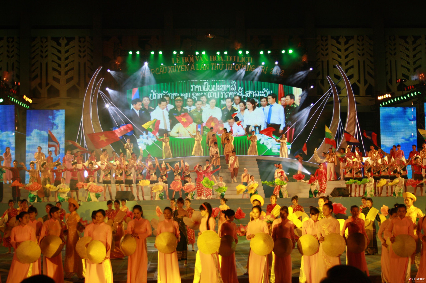 Lễ hội Nhịp cầu xuyên Á - Ảnh: Võ Đình Long