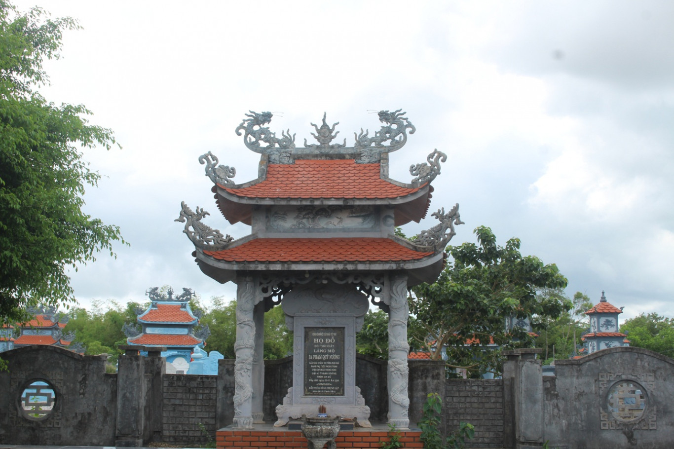 Lăng mộ b&agrave; Phạm Thị C&ograve;ng - Th&agrave;nh ho&agrave;ng l&agrave;ng An M&ocirc;- Ảnh: TG