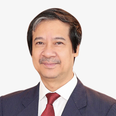 Ủy vi&ecirc;n Trung ương Đảng, Bộ trưởng Bộ Gi&aacute;o dục v&agrave; Đ&agrave;o tạo Nguyễn Kim Sơn (Sinh năm 1966, qu&ecirc; qu&aacute;n Hải Ph&ograve;ng). Chức vụ trước: Gi&aacute;m đốc Đại học Quốc gia H&agrave; Nội.