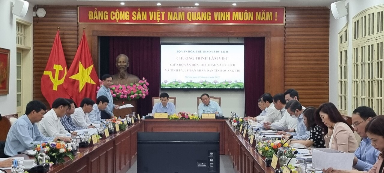 L&atilde;nh đạo tỉnh Quảng Trị đề xuất Bộ VH,TT&DL hỗ trợ đầu tư x&acirc;y dựng c&aacute;c thiết chế văn h&oacute;a, thể dục thể thao, t&ocirc;n tạo, bảo t&ocirc;̀n các giá trị di sản văn h&oacute;a tr&ecirc;n địa bàn- Ảnh: P.V