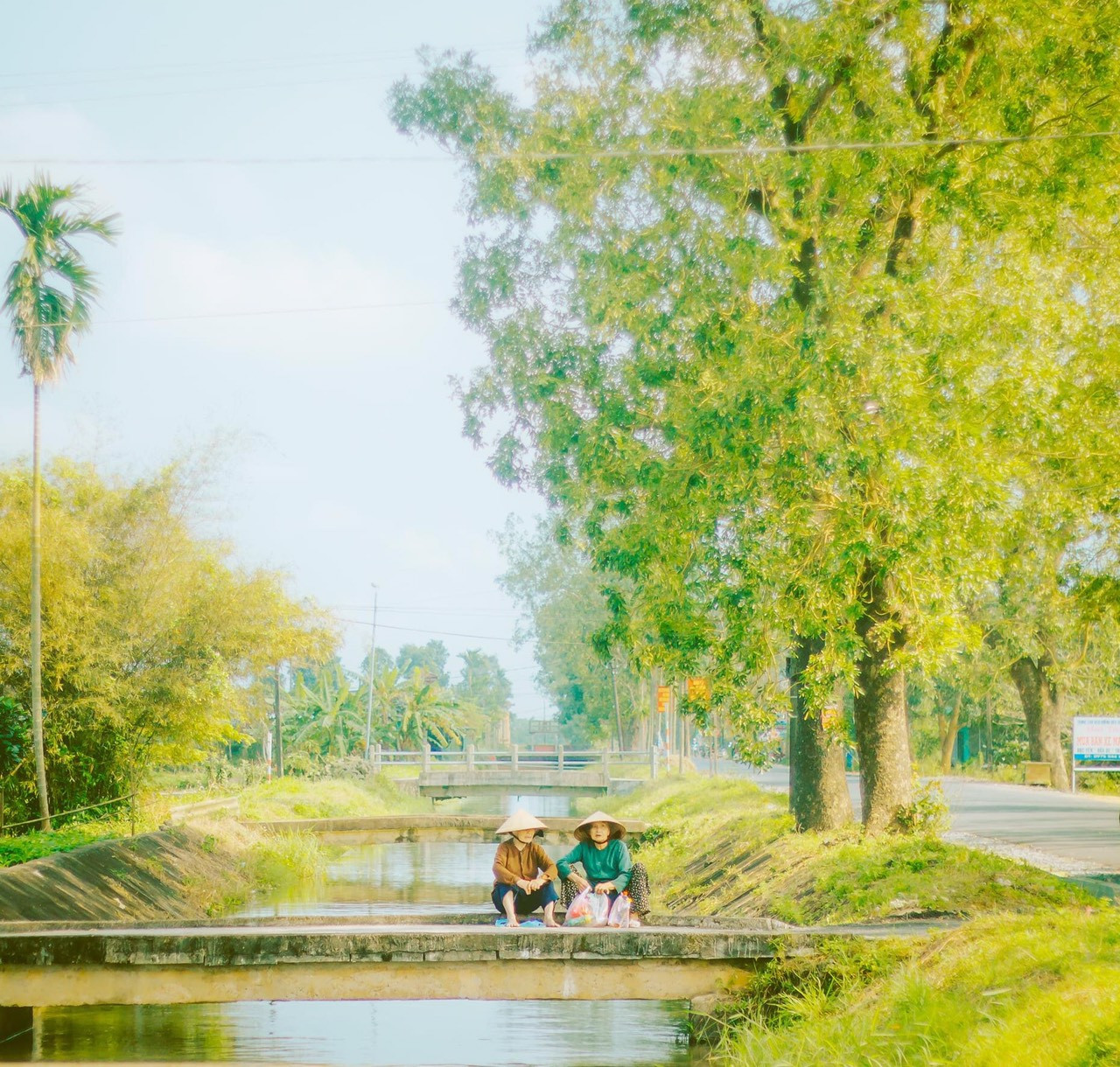 Kể chuyện làng. Ảnh: Cáp Lộc Hàn Vũ