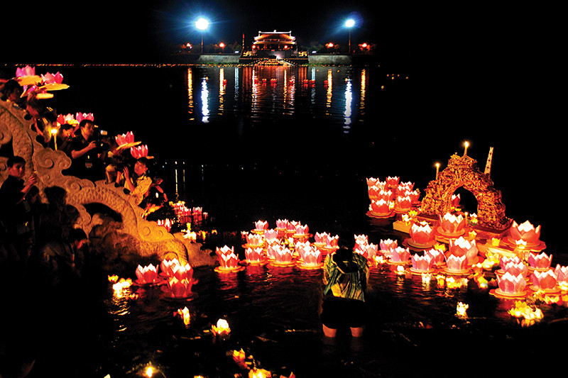 D&ograve;ng s&ocirc;ng hoa lửa -Ảnh: CAO VĂN TỈNH