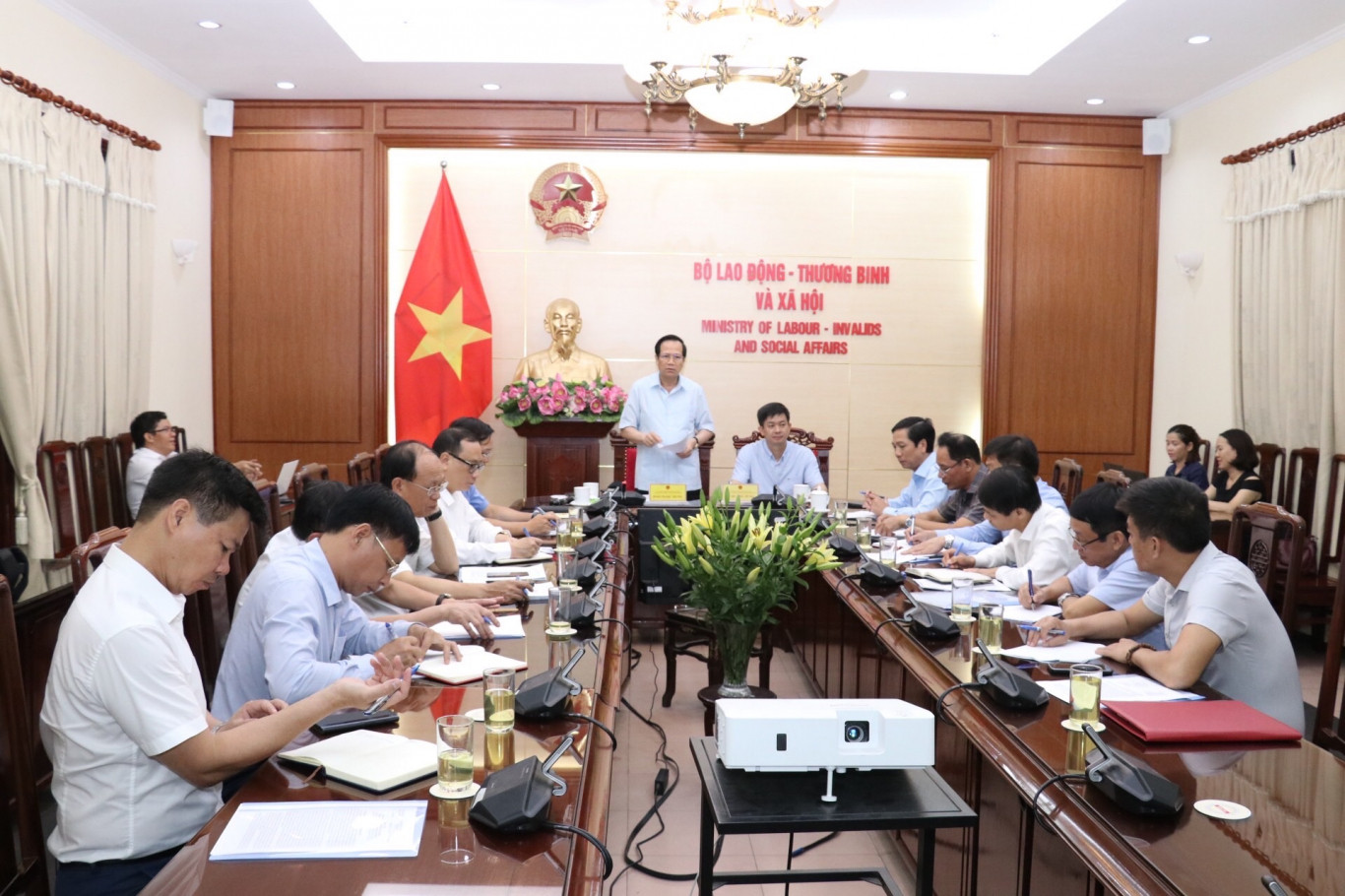 Bộ trưởng Bộ LĐ-TB&XH Đ&agrave;o Ngọc Dung khẳng định, trong những năm qua, tỉnh Quảng Trị đ&atilde; thực hiện kịp thời, nghi&ecirc;m t&uacute;c ch&iacute;nh s&aacute;ch đối với người c&oacute; c&ocirc;ng, bộ sẽ xem x&eacute;t tiếp tục hỗ trợ tỉnh để thực hiện tốt nhiệm vụ- Ảnh: B.A