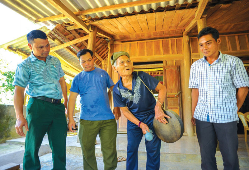 Kỹ thuật đ&aacute;nh chi&ecirc;ng của &ocirc;ng Hồ Văn Li&ecirc;n được nhiều người biết đến - Ảnh: TRẦN TUYỀN