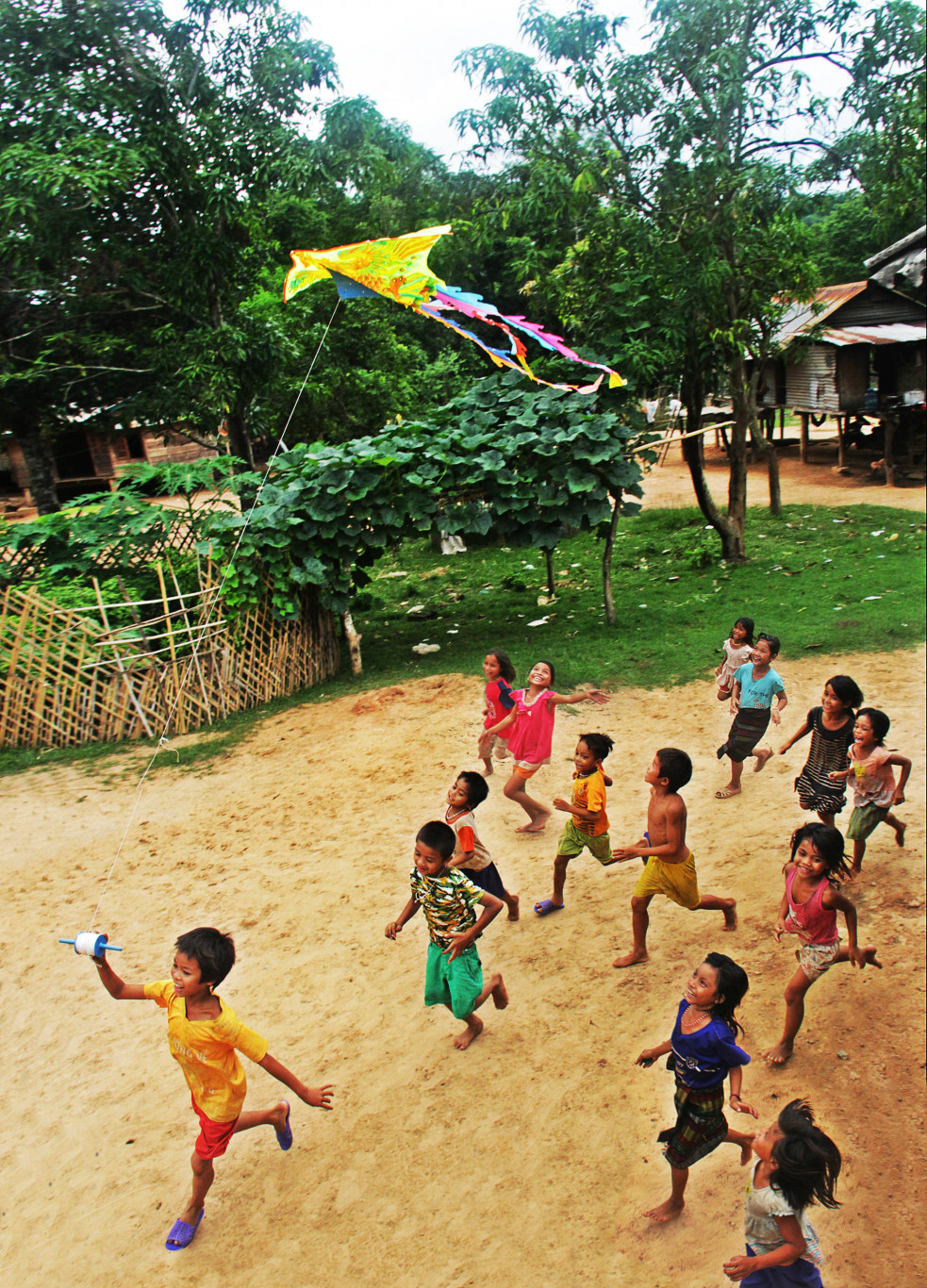 Niềm vui tuổi thơ - Ảnh: Hồ Thanh Thọ