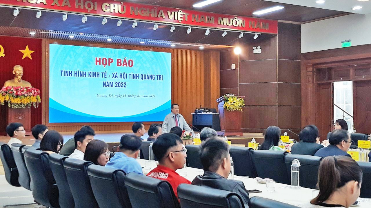 Ph&oacute; Chủ tịch Thường trực UBND tỉnh H&agrave; Sĩ Đồng ph&aacute;t biểu tại buổi họp b&aacute;o: Ảnh - LT