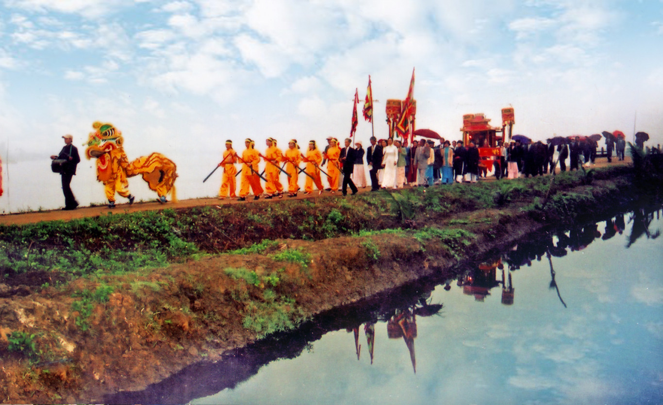 Hội rước Thần trong Lễ cầu mùa ở làng Tùng Luật, Vĩnh Giang  - Ảnh: Hồ Thanh Thoan