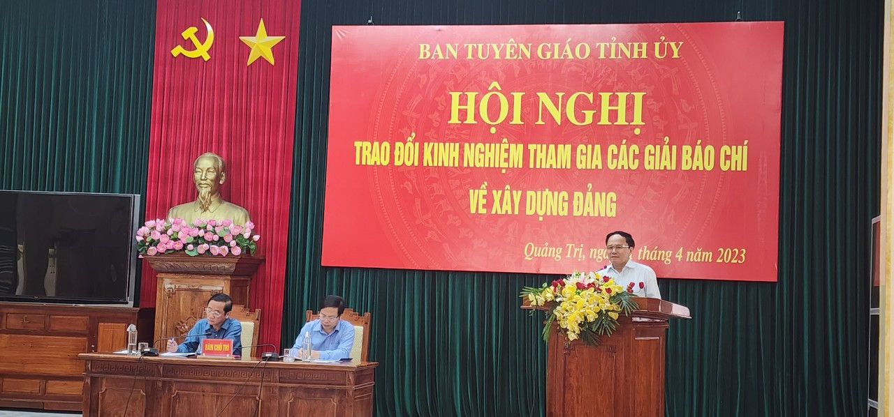 &Ocirc;ng L&ecirc; Vĩnh Nhi&ecirc;n, Ph&oacute; Gi&aacute;m đốc Đ&agrave;i PTTH Quảng Trị tham luận tại hội nghị: Ảnh L.T