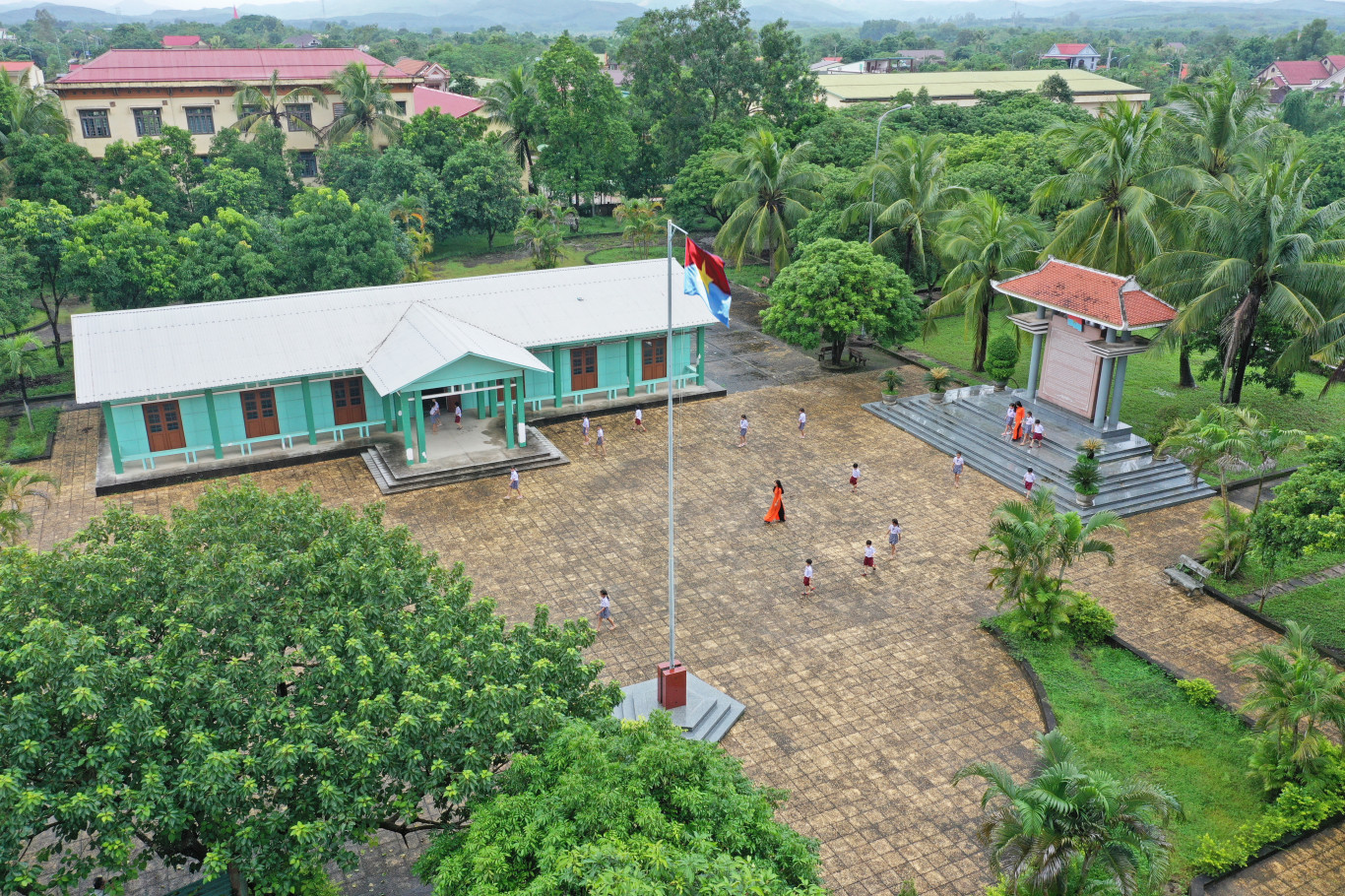 Di tích trụ sở Chính phủ Cách mạng lâm thời Cộng hòa miền Nam Việt Nam tại thị trấn Cam Lộ trở thành địa chỉ đỏ, thu hút du khách trong và ngoài tỉnh - Ảnh: H.T