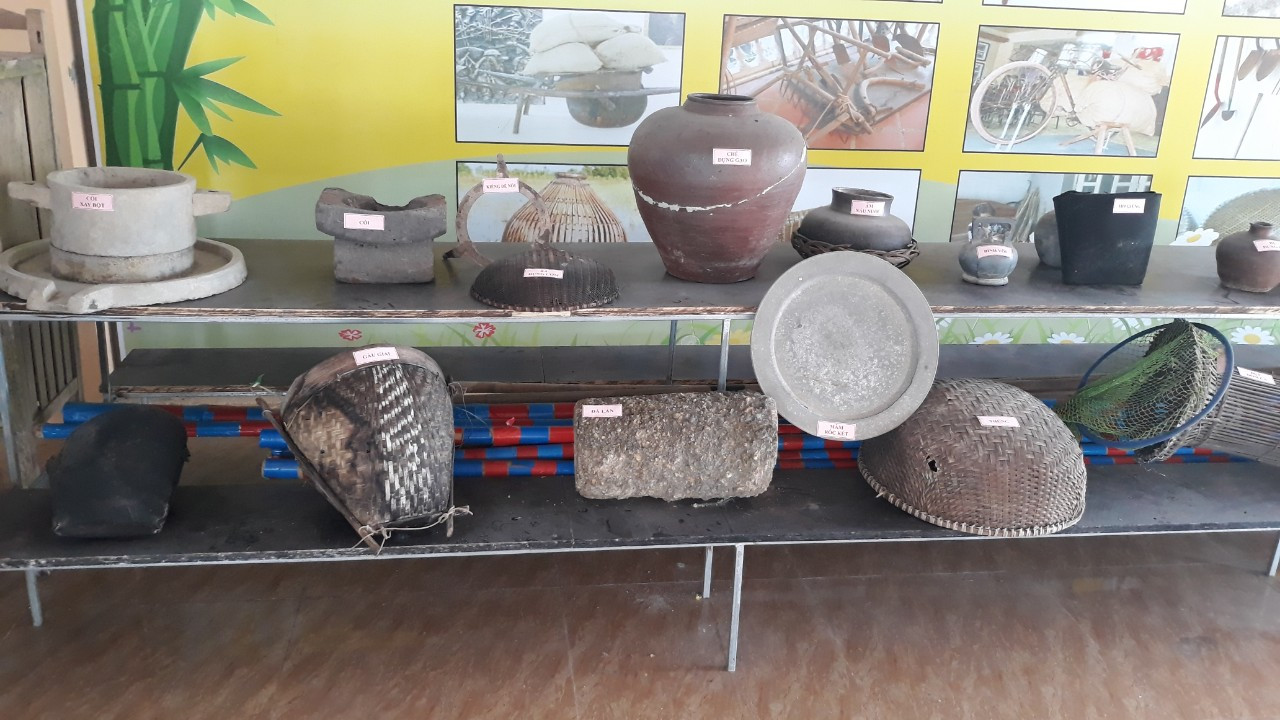 Những vật dụng xưa được trưng b&agrave;y tại nh&agrave; văn ho&aacute; cộng đồng  th&ocirc;n K&ecirc;nh, Cẩm Th&agrave;nh, Cẩm Xuy&ecirc;n, H&agrave; Tĩnh. - Ảnh: L&ecirc; Thi